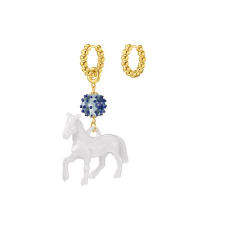 Kotlo Studio Prince Charming Gold. Золотистые серьги с белой лошадкой и голубой бусиной Мурано
