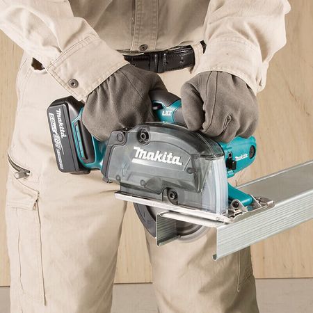 Пила для резки металла Makita DCS552Z, 136 мм