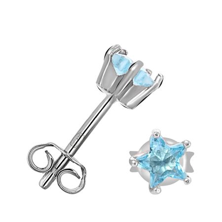 Серьги-пусеты из серебра с фианитами 690₽