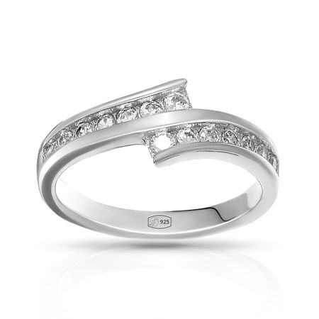 Кольцо из серебра с фианитами 1700₽