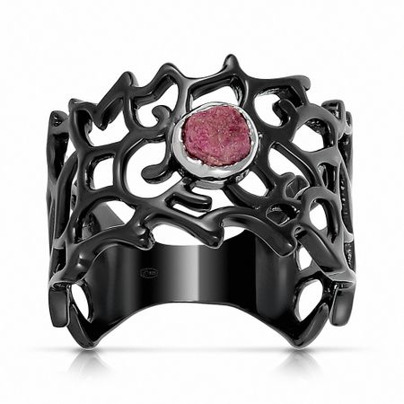 Кольцо из серебра с корундом 2330₽