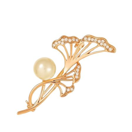 Брошь из серебра с жемчугом и фианитами 3290₽