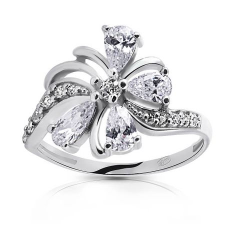 Кольцо из серебра с фианитами 390₽