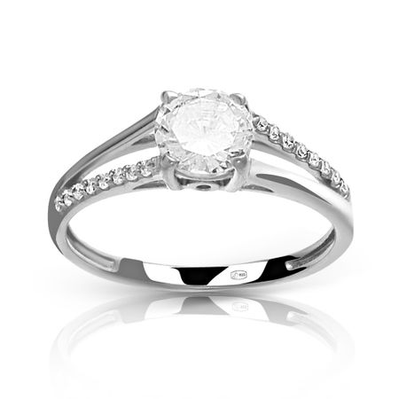 Кольцо из серебра с фианитами 790₽