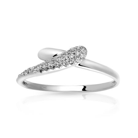 Кольцо из серебра с фианитами 790₽