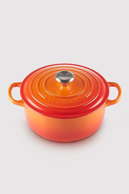 Кастрюля круглая чугунная Le Creuset 34900₽