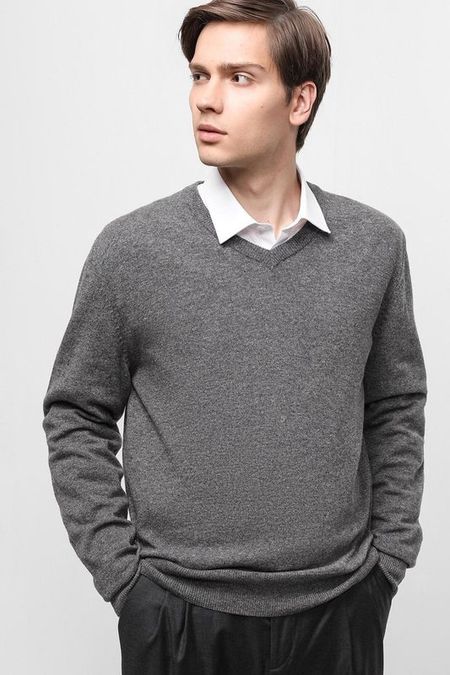 Однотонный пуловер из шерсти DMolina 4507₽