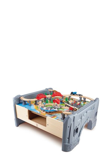 Железная дорога Сортировочный центр из 70 элементов Hape 24030₽