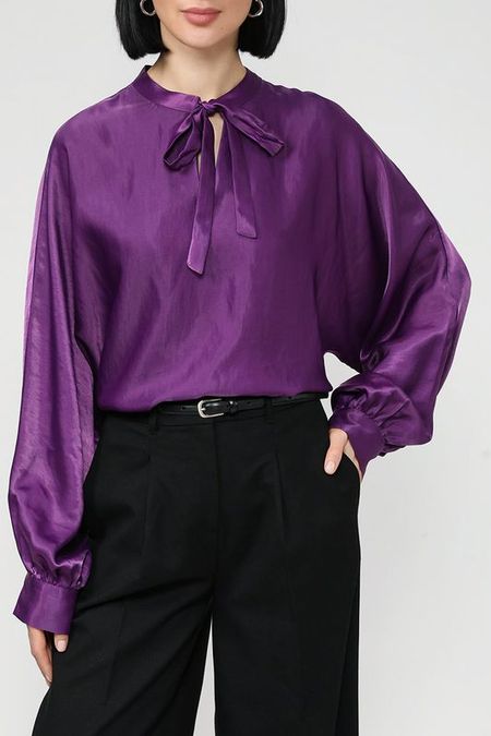 Атласная блуза с бантом More &More