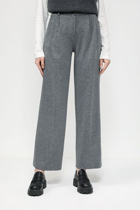 Широкие брюки с защипами в тонкую полоску More &More