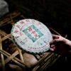 357г Юньнаньский старый пуэр Сырой чайный пирог 2004 г. Нака Шэн Пуэр Чай Выдержанный чай Пуэр