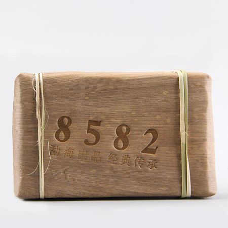 2012 Yunnan Menghai Old Tree Shen Puerh Classical 8582 Сырой чай Пуэр в кирпичиках 250 г 250g