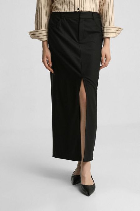 Юбка однотонная с разрезом BELUCCI 9990₽