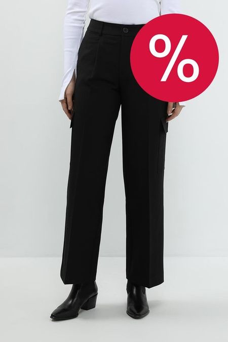 Брюки однотонные с защипами Calvin Klein Jeans 10240₽