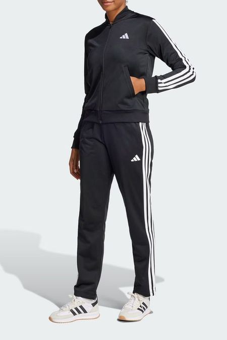 Спортивный костюм с фирменной тесьмой и логотипом Adidas 9990₽