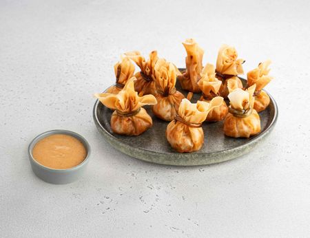 Жареные пельмешки с креветкой и соусом шичими (10 шт)