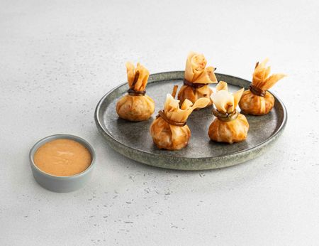 Жареные пельмешки с креветкой и соусом шичими (5 шт)