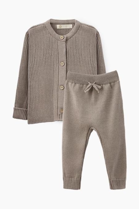 Комплект из кардигана и брюк Happy Baby 2390₽