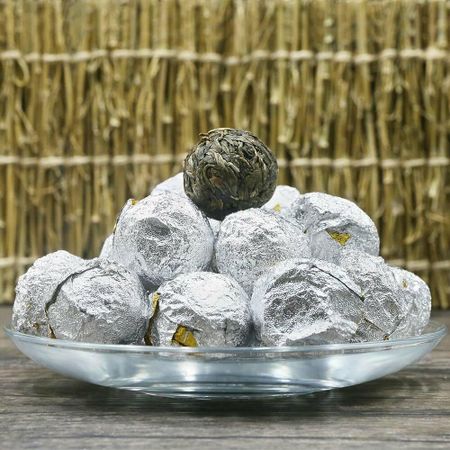 2017 Chinese Sheng Puer Tea Yi Wu Big Tree Dragon Pearl Mini Raw Puer Tuocha 50g 250g