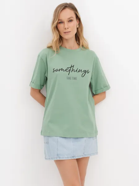 Яркая футболка с шрифтовым принтом SAVAGE 1799₽