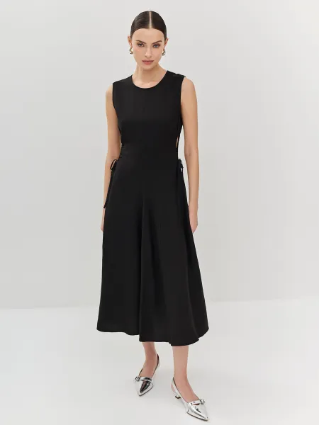 Льняное платье с акцентными вырезами SAVAGE 2399₽