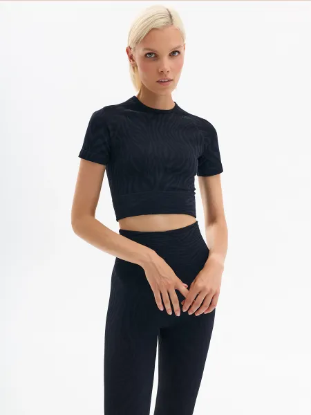 Укороченная спортивная футболка SAVAGE 599₽