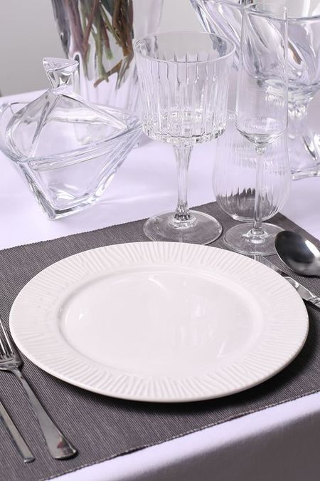 Тарелка фарфоровая обеденная Philo Tognana 742₽