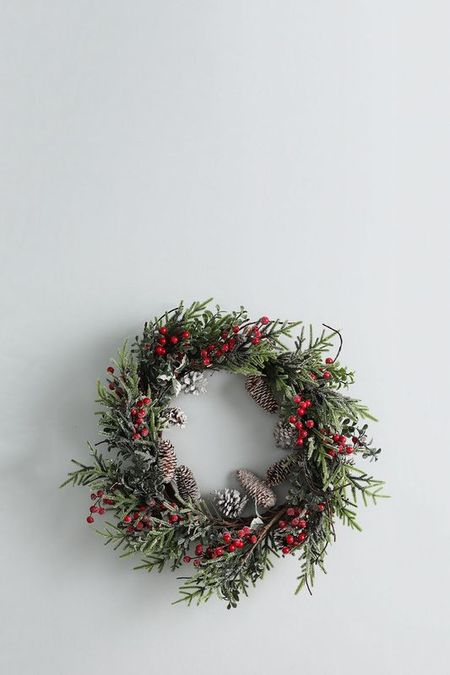 Венок рождественский из ягод и шишек Triumph Nord 4290₽