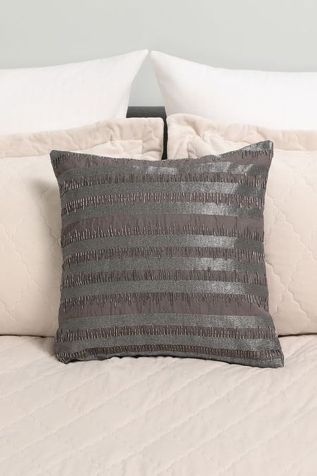 Подушка декоративная с бисером COINCASA 4342₽