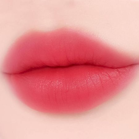 Компактный вельветовый бальзам для губ и щёк BRAYE Lipsleek Blur 01 Keen