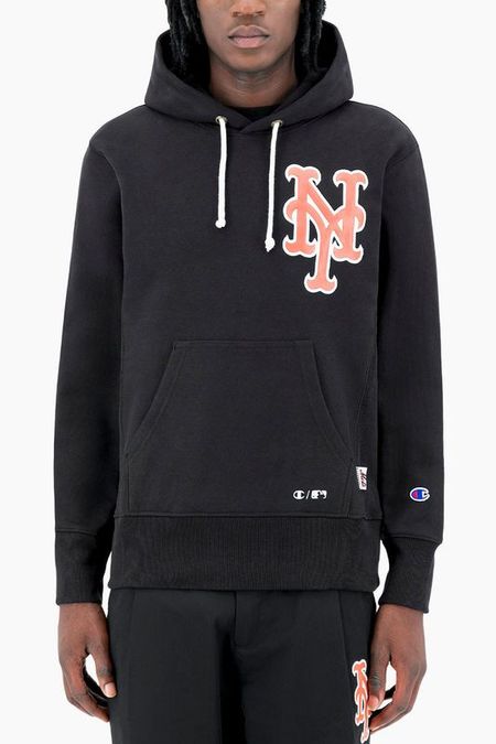 Худи с принтом Champion 3070₽