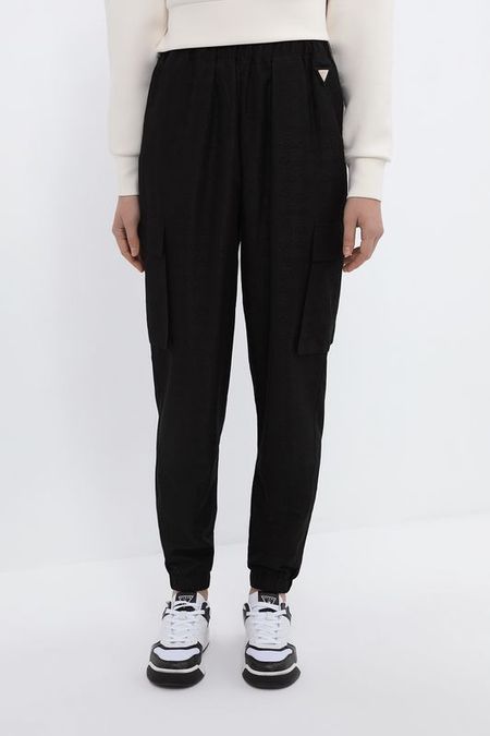 Джоггеры на эластичном поясе с карманами Guess 6840₽