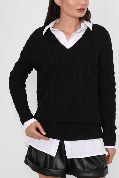 Пуловер с V-образным вырезом Guess 4890₽