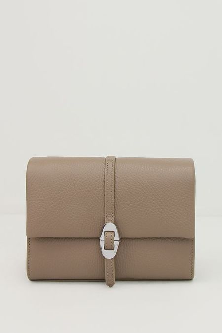 Сумка кросс-боди кожаная Dorian Coccinelle 17490₽