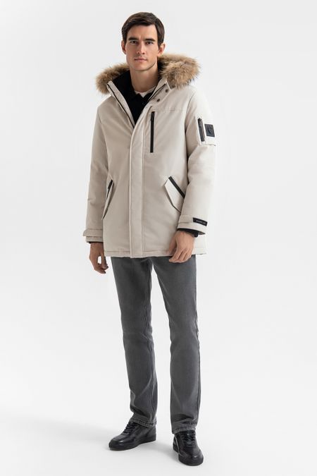 Пуховик с отделкой из натурального меха 0₽