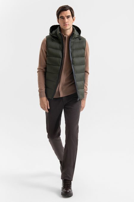 Жилет стеганый с капюшоном 0₽