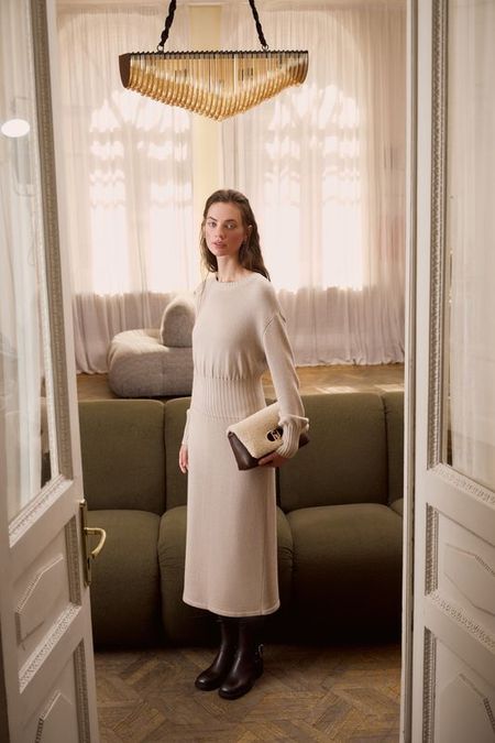 Платье вязаное с широкой резинкой на поясе BELUCCI 10990₽