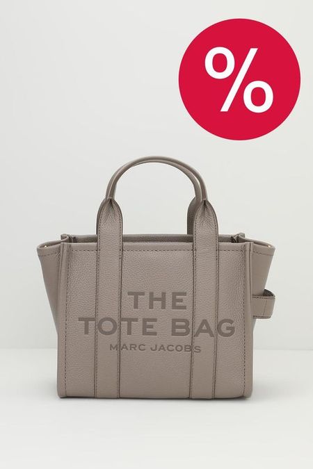 Сумка шоппер кожаная The Tote Bag small Marc Jacobs 55990₽