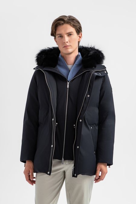 Пуховик с отделкой из натурального меха 0₽