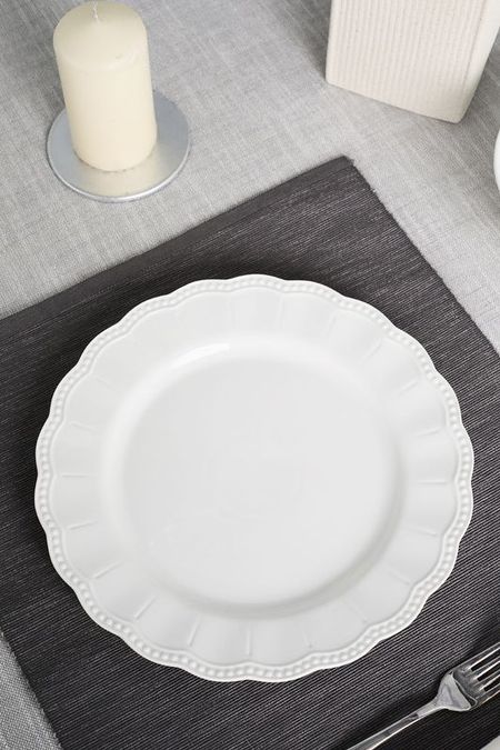 Фарфоровая обеденная тарелка Elite Easy Life 967₽