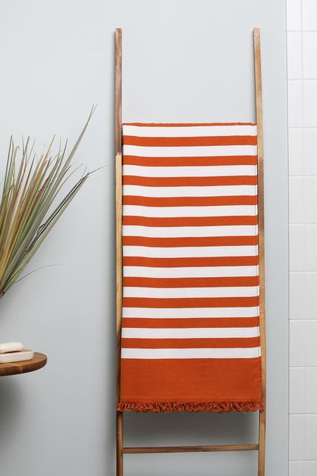 Полотенце пляжное в полоску Stripes Rust COINCASA 4290₽