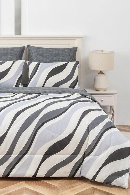 Комплект сатиновый с одеялом Ришелье Sofi De MarkO 20000₽