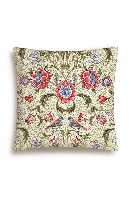 Наволочка декоративная из гобелена с принтом Ловцы клубники Моррис Le Gobelin 750₽