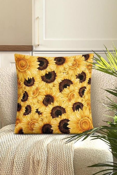 Наволочка декоративная из гобелена с принтом Подсолнухи Le Gobelin 750₽