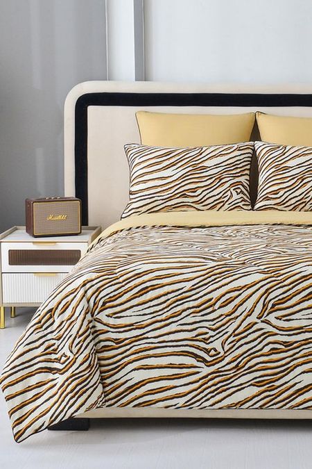 Комплект сатиновый с одеялом Ришелье Sofi De MarkO 20000₽