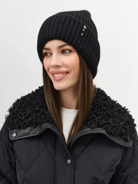 Шапка бини с минималистичным декором SAVAGE 2799₽