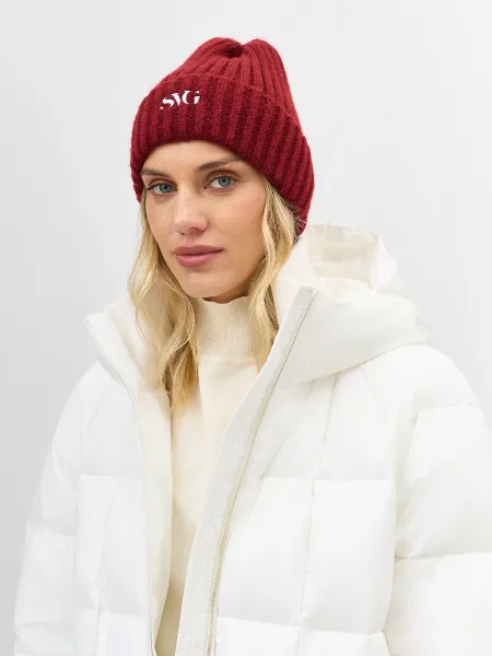 Шапка бини с минималистичной вышивкой SAVAGE 1599₽