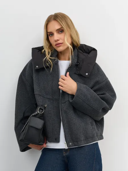 Укороченная куртка с акцентным капюшоном SAVAGE 8499₽