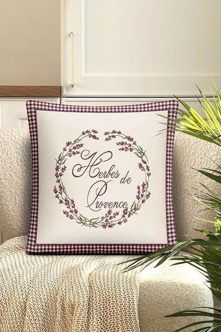 Наволочка декоративная с принтом Лаванда Le Gobelin 750₽