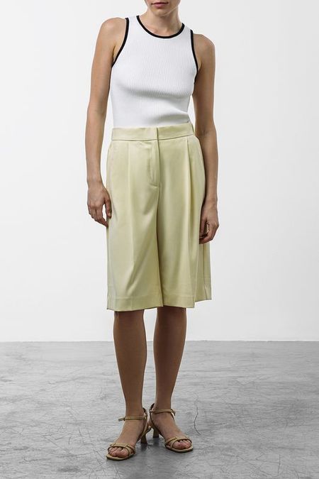 Шорты с защипами удлиненные Urban Tiger 4350₽